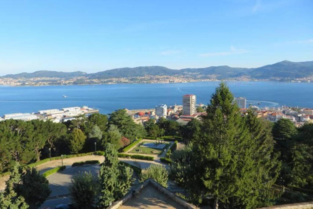 Espacioso Piso Con Garaje Cerca Del Centro De Vigo Bagian luar foto